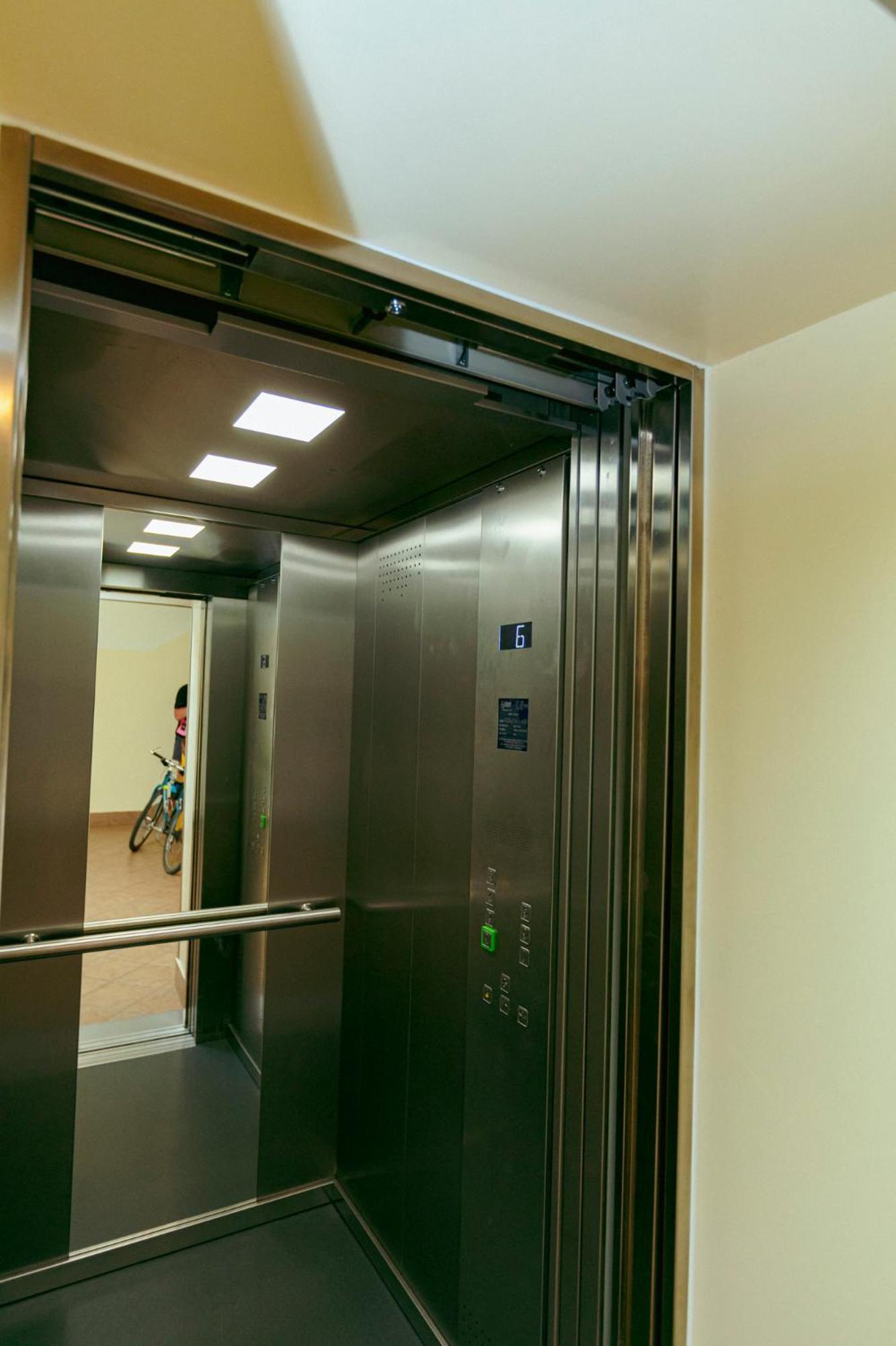 Plac Konstytucji 6 Grey - Bezplatny Garaz Podziemny - Free Parking - Apartament Dla 4 Osob Warszawa Eksteriør billede