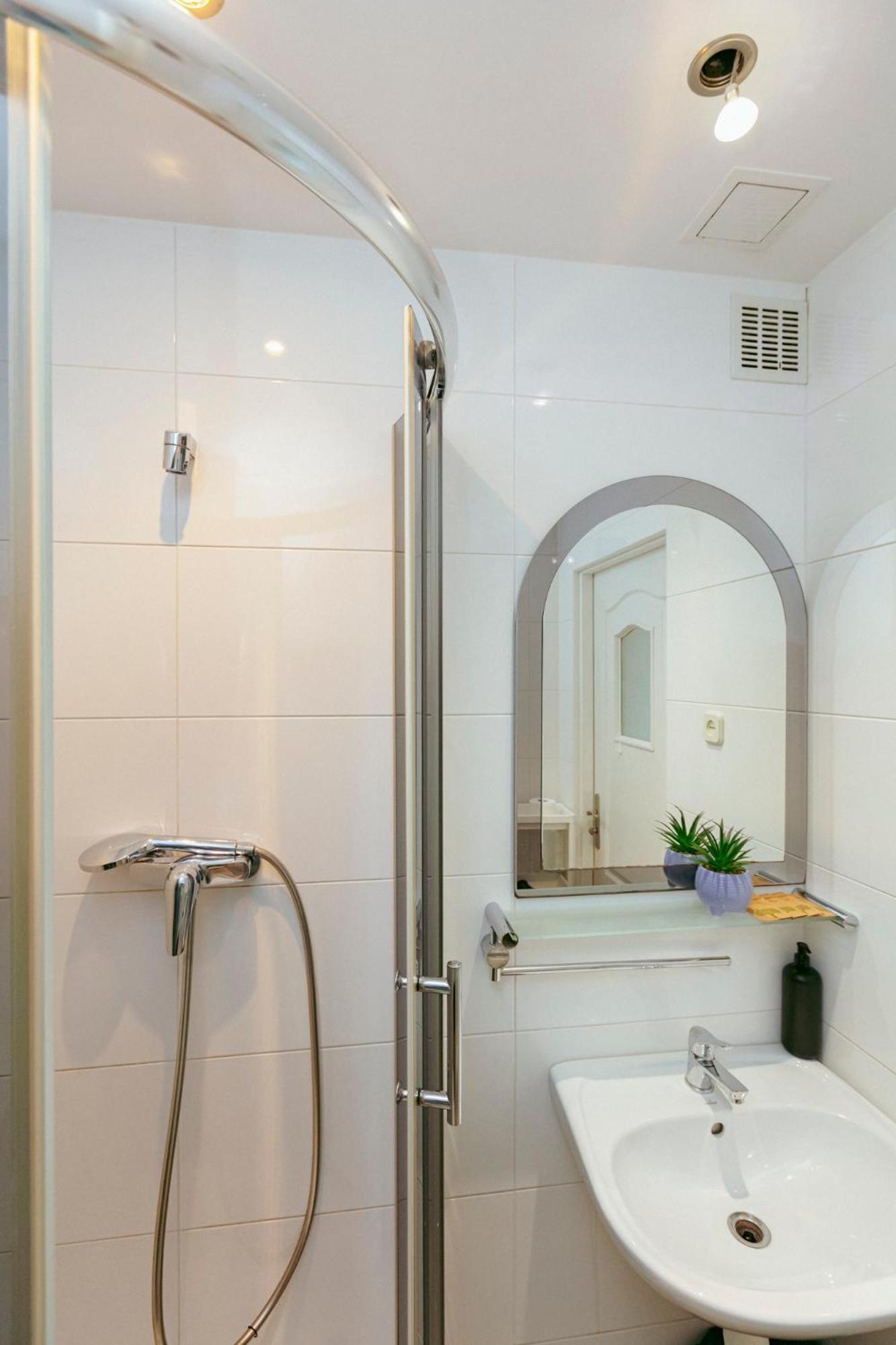 Plac Konstytucji 6 Grey - Bezplatny Garaz Podziemny - Free Parking - Apartament Dla 4 Osob Warszawa Eksteriør billede